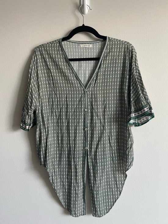 Max Studio Tops - Boho artsy tie front top casual flowy geometric medallion green flutter sleeve